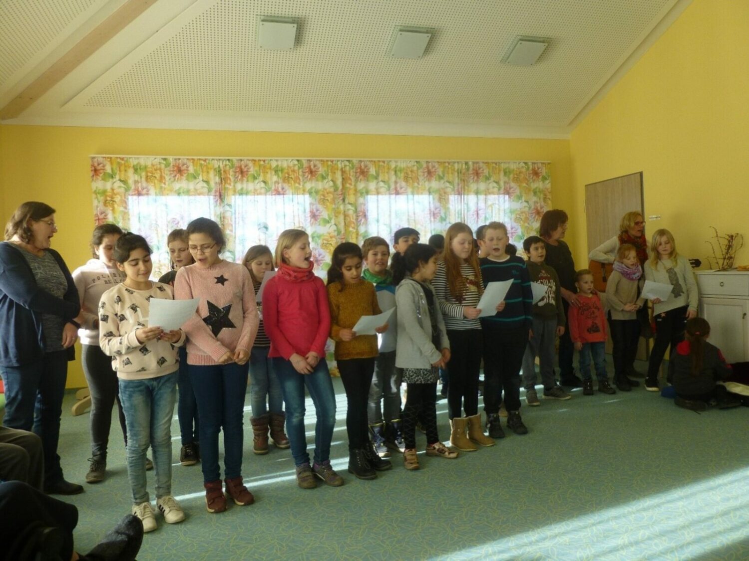 Grundschüler singen mit Senioren (18. Februar 2019)