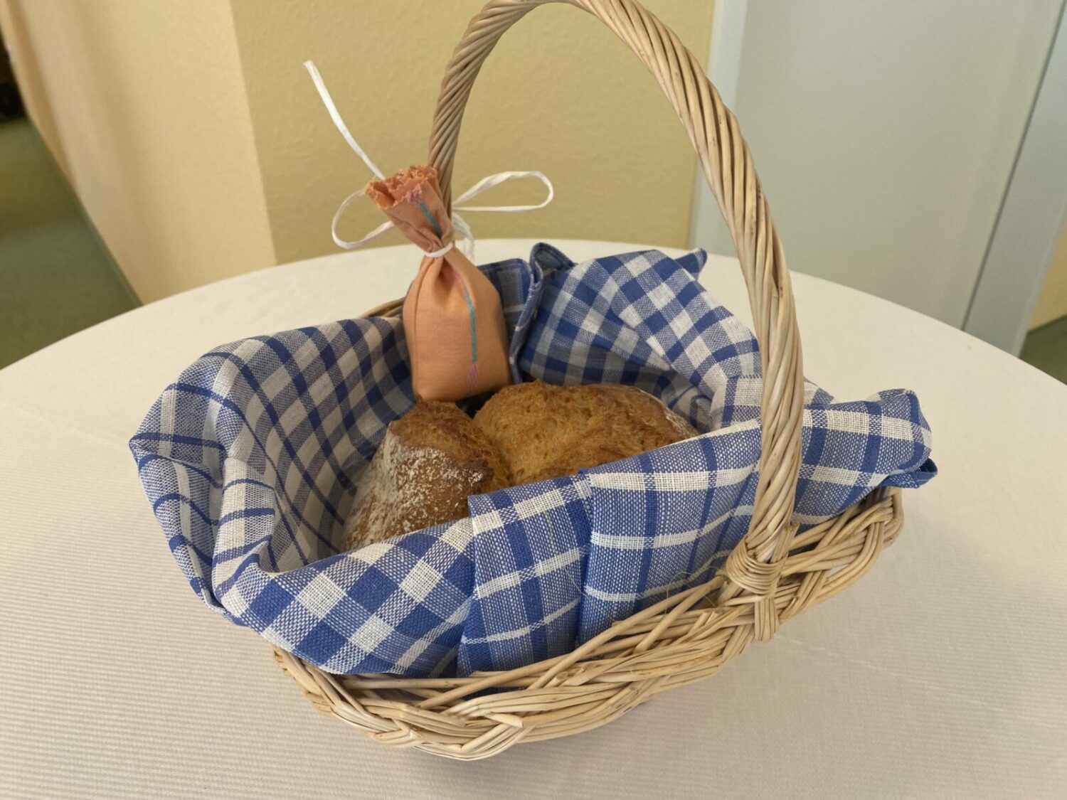 Brot und Salz zur Eröffnung des BeneVit Hauses in Frickenhausen