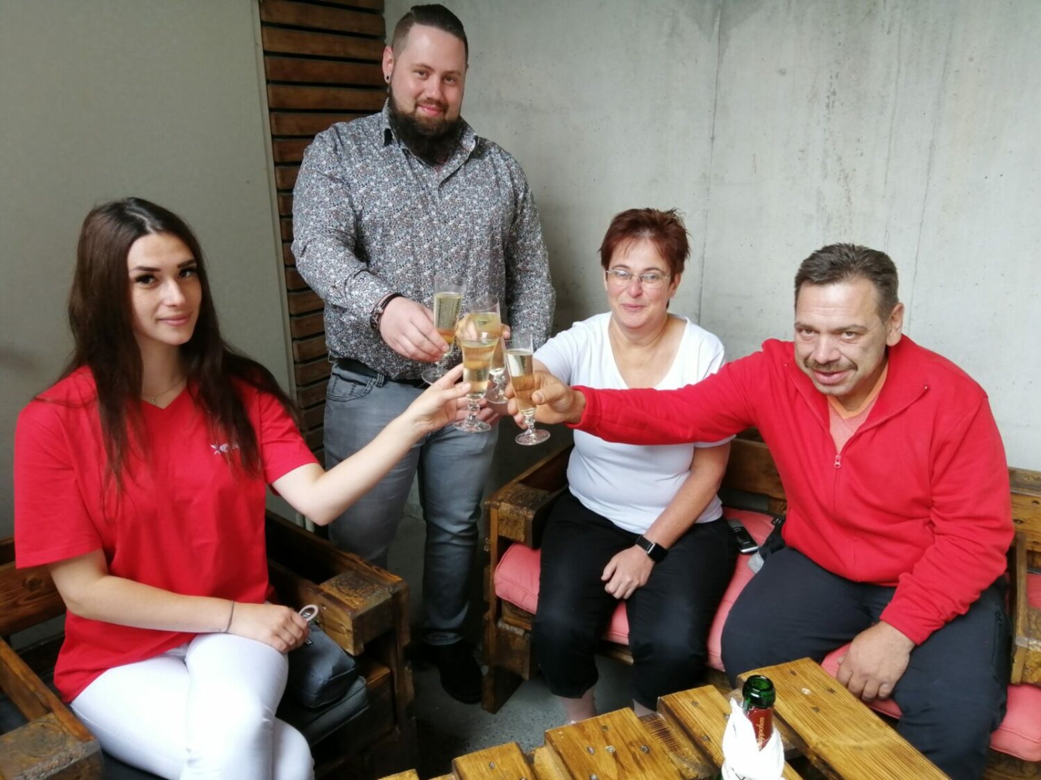 Nur zusammen macht es Spaß! Sommer-Projekt mit unseren Bewohnern im BeneVit Haus Perlenbach