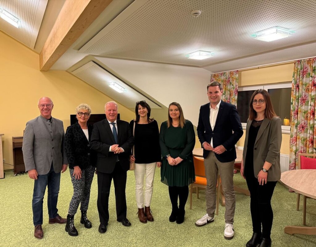 Kaspar Pfister (Geschäftsführer), Karin Striedl (Leitung der BeneVit Akademie), Peter Weiß (Bundeswahlbeauftragter CDU/CSU), Karin Viezens (Angehörige), Elena Kaufmann (Einrichtungsleitung/Hauswirtschaftsleitung), Yannick Bury (Bundestagsabgeordneter CDU/CSU), Katharina Allgaier (Pflegedienstleitung)